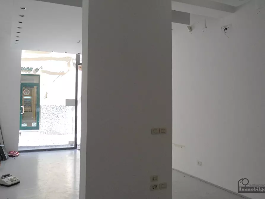 Immagine 19 di Locale commerciale in affitto  in Borgo Angelo Mazza 2 a Parma