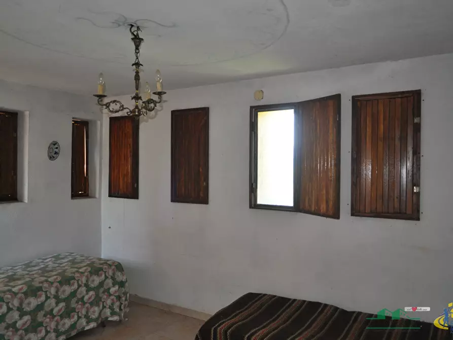 Immagine 21 di Villa in vendita  a Varano De' Melegari