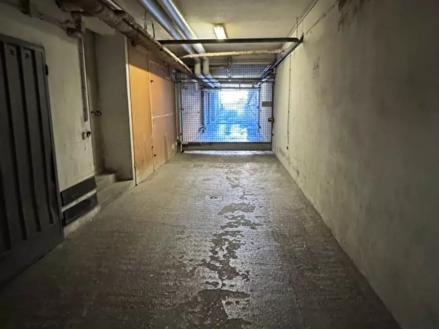 Immagine 19 di Trilocale in vendita  in Strada Luigi Carlo Farini 70 a Parma