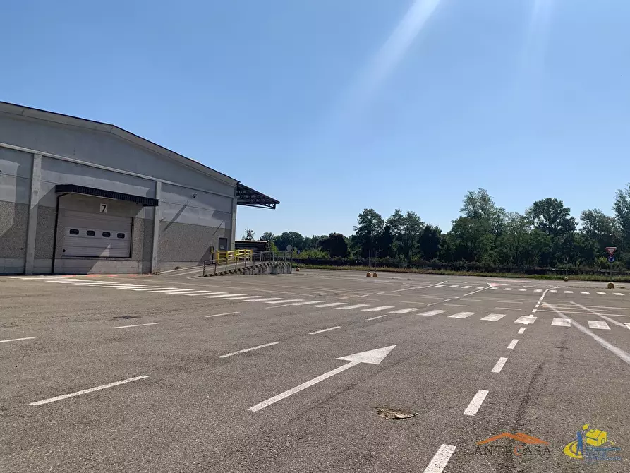 Immagine 4 di Attività artigianale in vendita  in Via Londra a Fontevivo