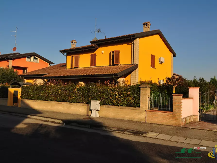 Immagine 45 di Villa in vendita  in Piazza I° Maggio a Sissa Trecasali