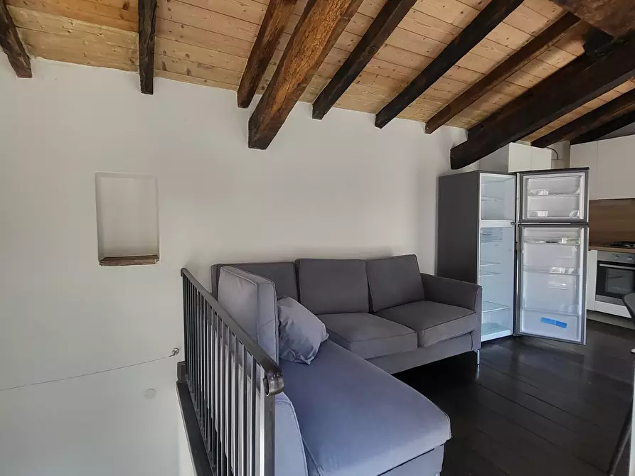 Immagine 2 di Bilocale in affitto  in Borgo Naviglio 6 a Parma