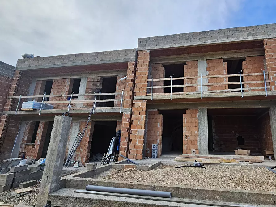 Immagine 1 di Villetta a schiera in vendita  a Pozzallo