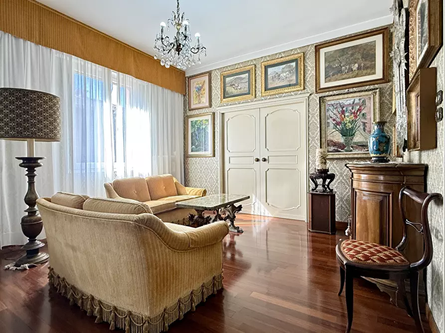 Immagine 8 di Pentalocale in vendita  in Via Del Borgo di San Pietro a Bologna