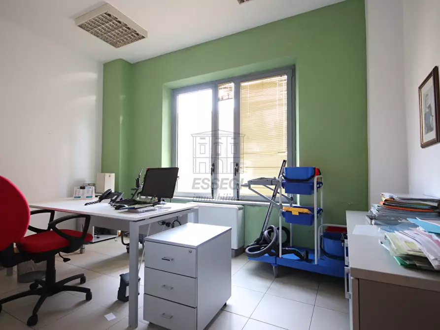 Immagine 9 di Ufficio in vendita  in Traversa II Via Luporini 3 a Lucca