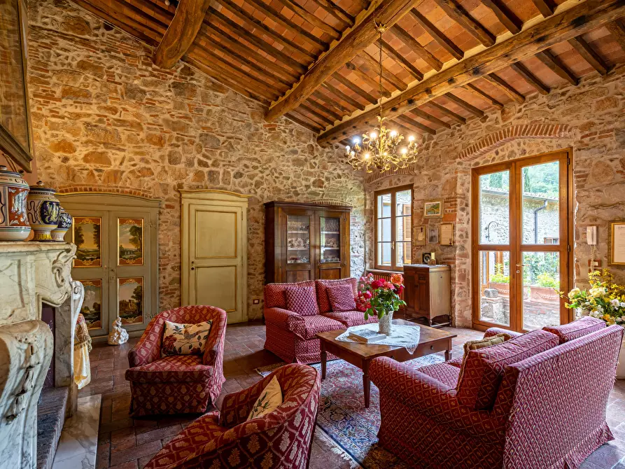 Immagine 30 di Villa in vendita  in via del maccennere a Lucca