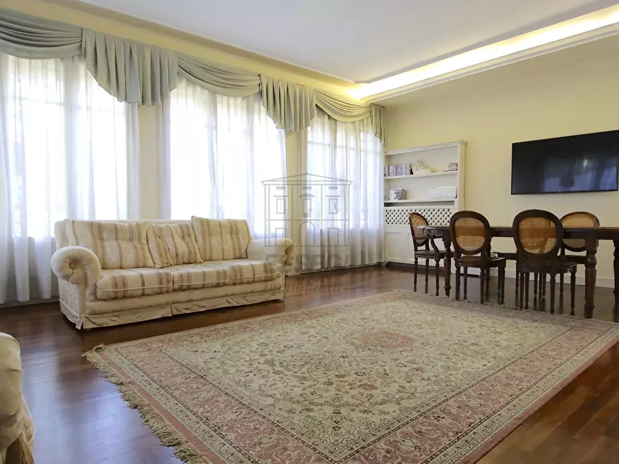 Immagine 13 di Villa in vendita  in Viale Pacini 35 a Lucca