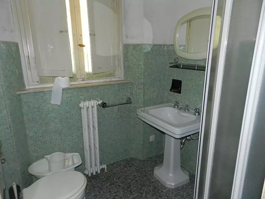 Immagine 18 di Villa in vendita  a Lucca