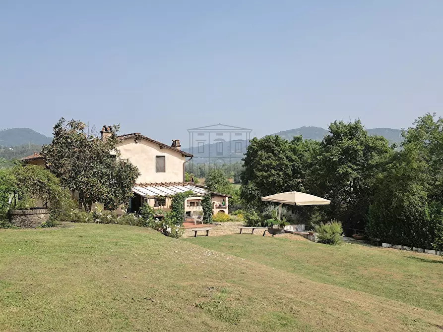 Immagine 42 di Rustico / casale in vendita  in Via della Scogliera 182 a Lucca