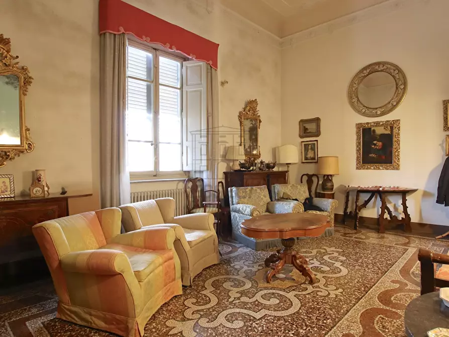 Immagine 4 di Appartamento in vendita  a Lucca