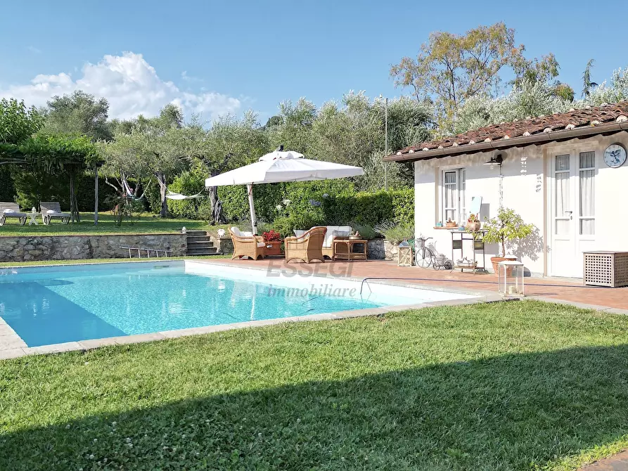 Immagine 4 di Rustico / casale in vendita  a Lucca