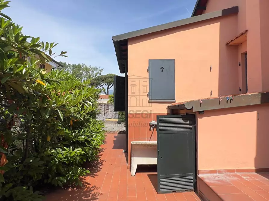 Immagine 3 di Casa indipendente in vendita  in Via del Fortino a Camaiore