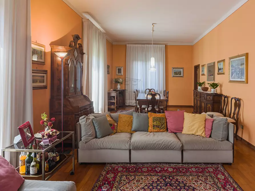 Immagine 17 di Villa in vendita  in Via Castruccio Buonamici a Lucca