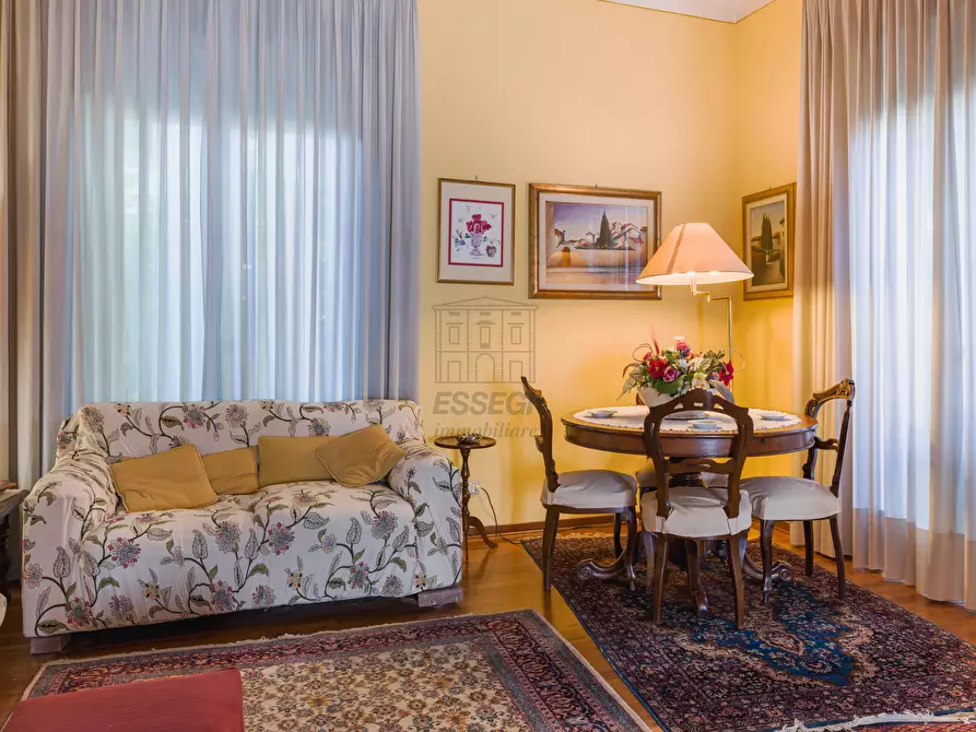 Immagine 12 di Villa in vendita  in Via Castruccio Buonamici a Lucca