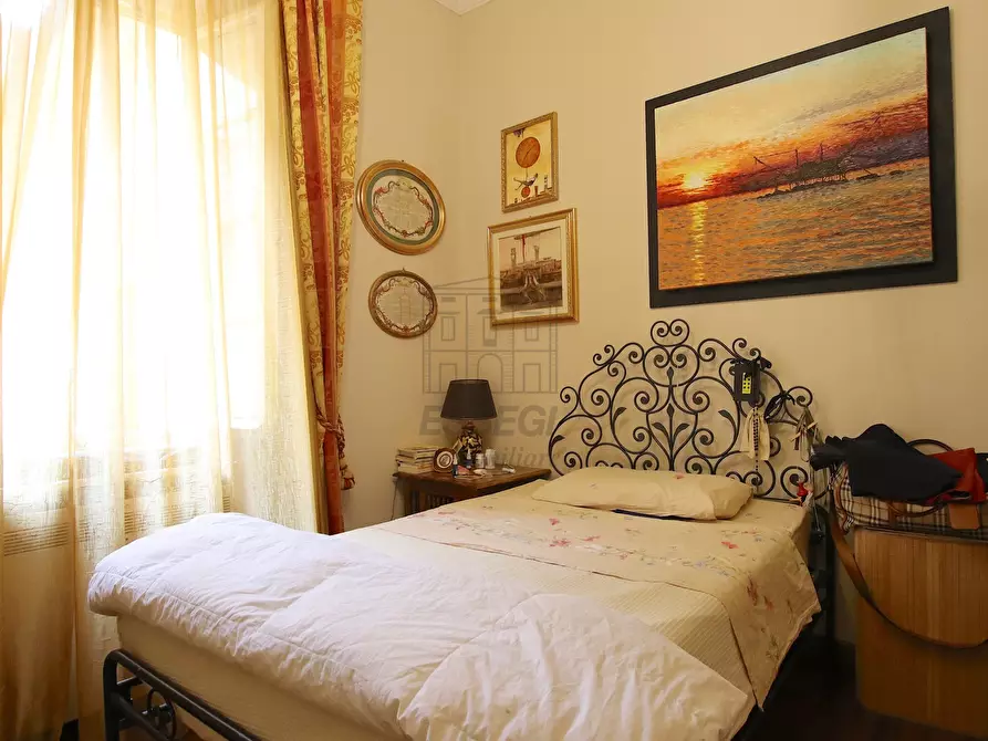 Immagine 17 di Appartamento in vendita  in Piazza San Michele 10 a Lucca