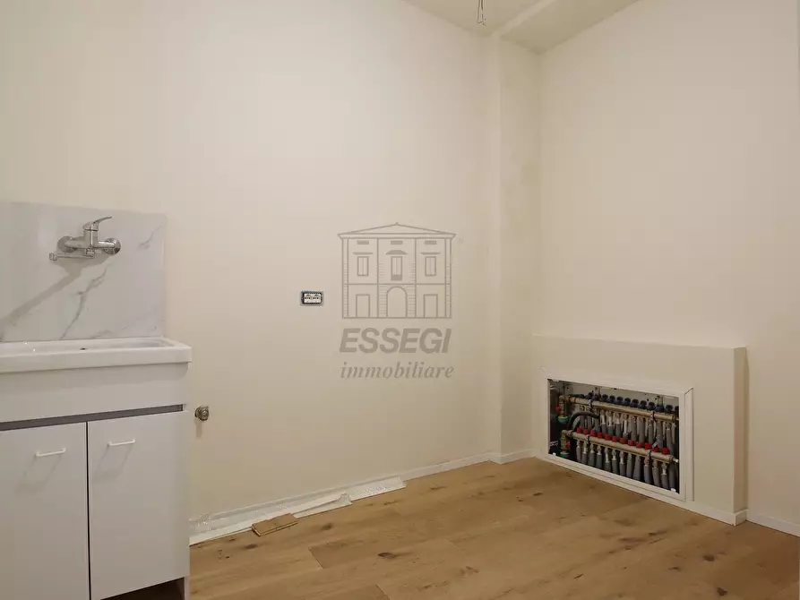 Immagine 15 di Appartamento in vendita  in Piazza San Michele a Lucca