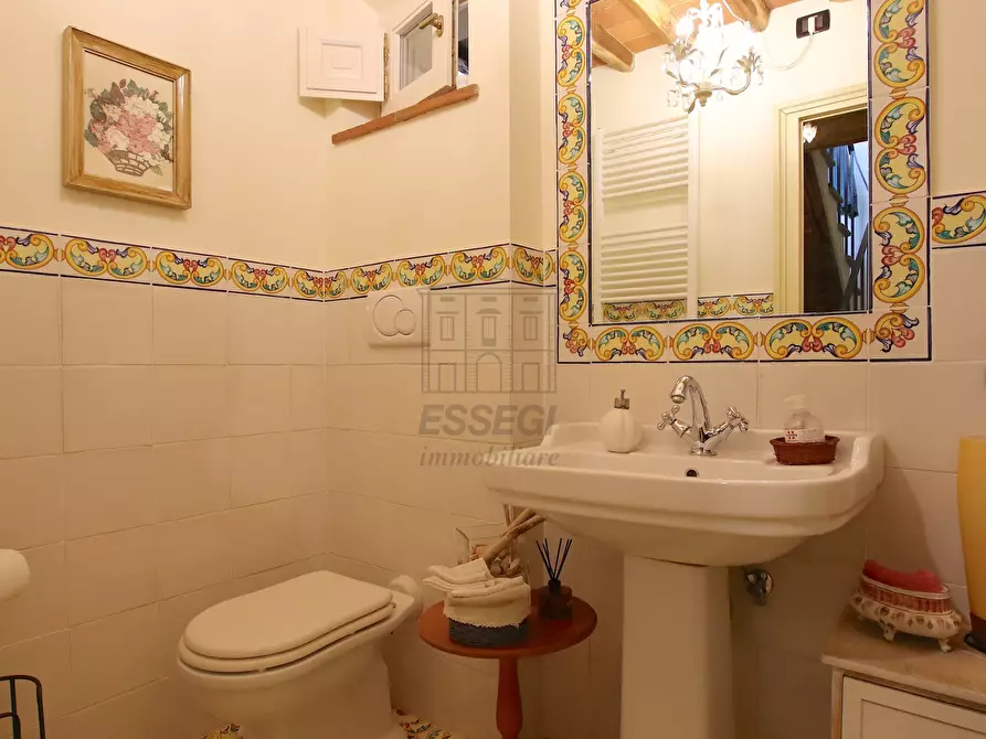 Immagine 41 di Rustico / casale in vendita  a Lucca