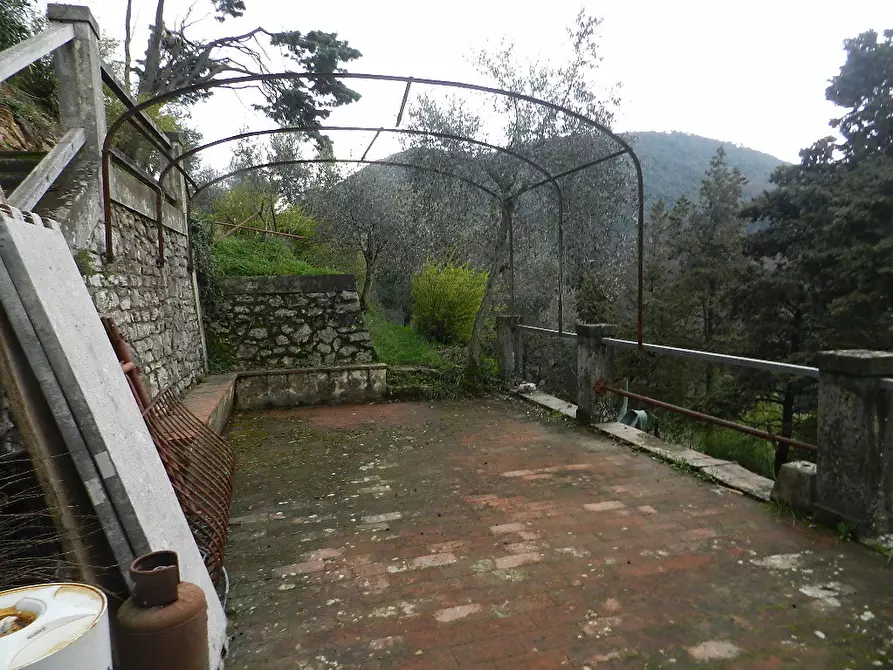Immagine 3 di Rustico / casale in vendita  in Via per Chiatri a Lucca