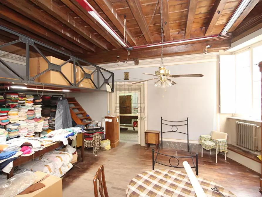 Immagine 26 di Locale commerciale in vendita  in via busdraghi a Lucca