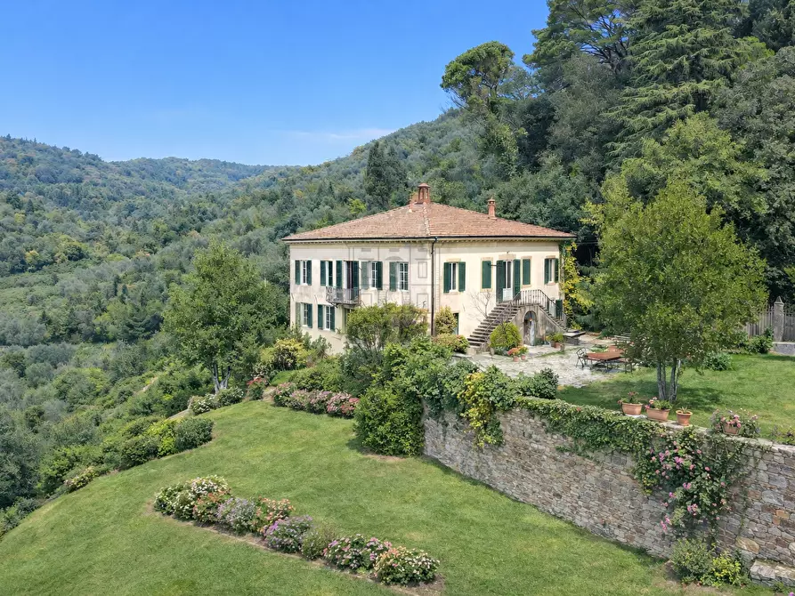 Immagine 1 di Villa in vendita  in SP1 4590 a Lucca
