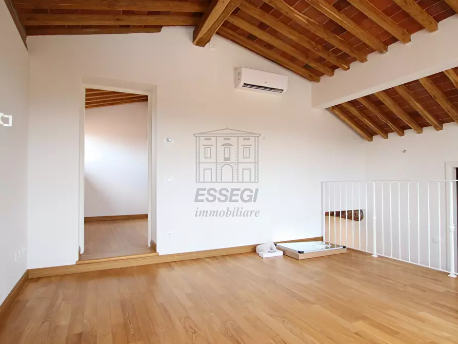 Immagine 17 di Appartamento in affitto  in Piazza San Michele 32 a Lucca