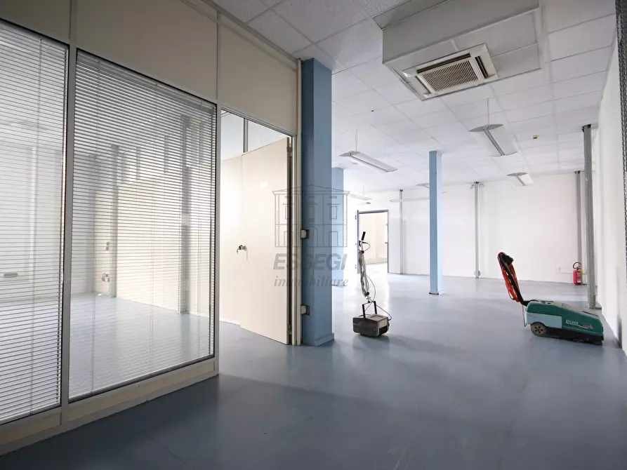 Immagine 10 di Locale commerciale in affitto  in Via delle Ville Prima, Acquacalda 895 a Lucca