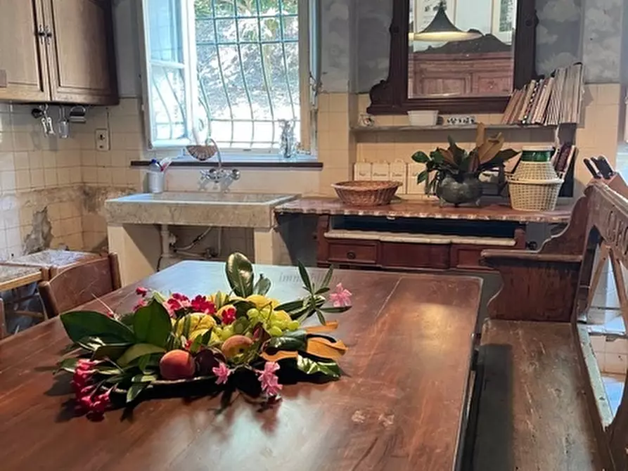 Immagine 10 di Villa in vendita  a Lucca