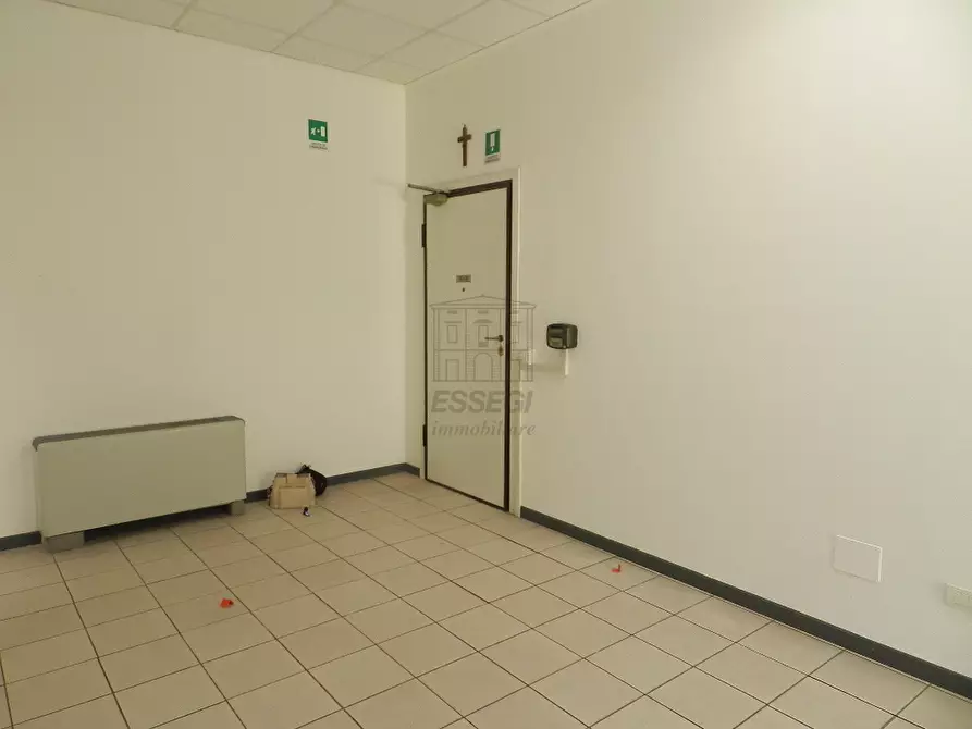 Immagine 13 di Ufficio in affitto  in Via C. Angeloni a Lucca