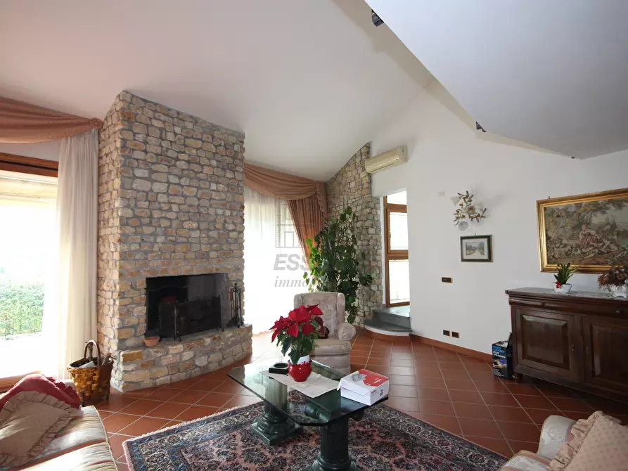 Immagine 14 di Villa in vendita  in via delle foreste a Lucca