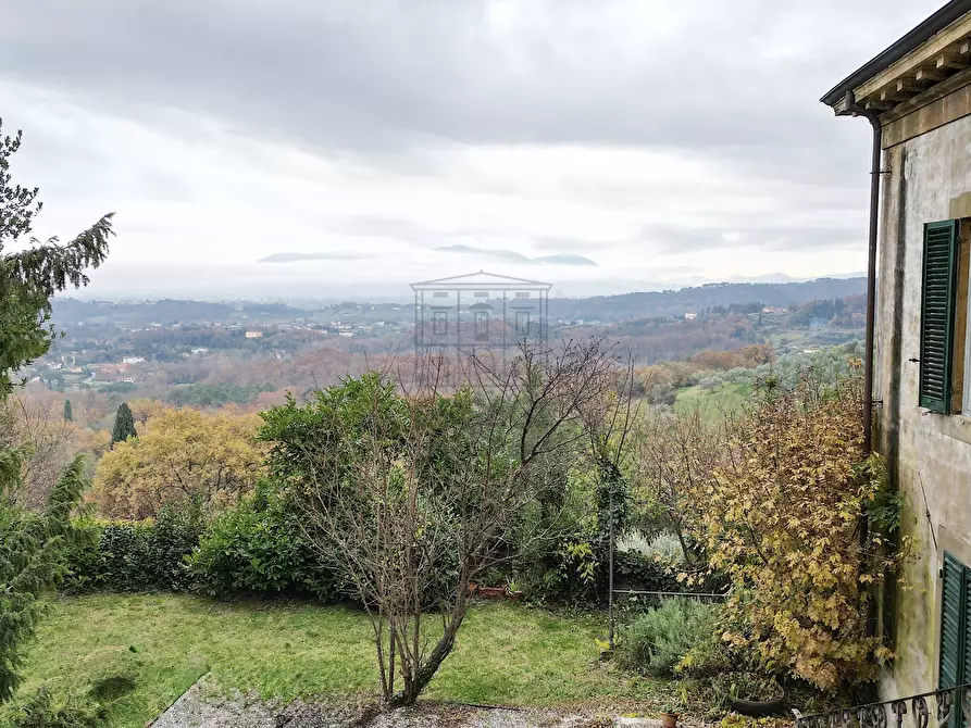 Immagine 5 di Villa in vendita  in SP1 4590 a Lucca