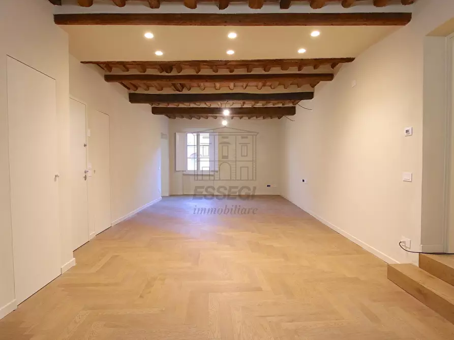 Immagine 3 di Appartamento in vendita  in Piazza San Giusto a Lucca