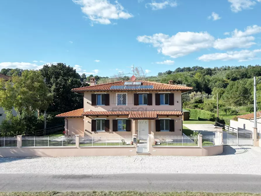Immagine 1 di Villa in vendita  in Via di San Ginese a Capannori