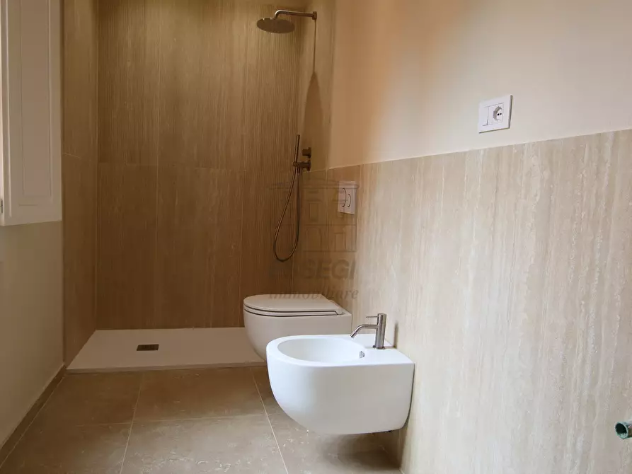 Immagine 22 di Appartamento in vendita  in Piazza San Giusto a Lucca