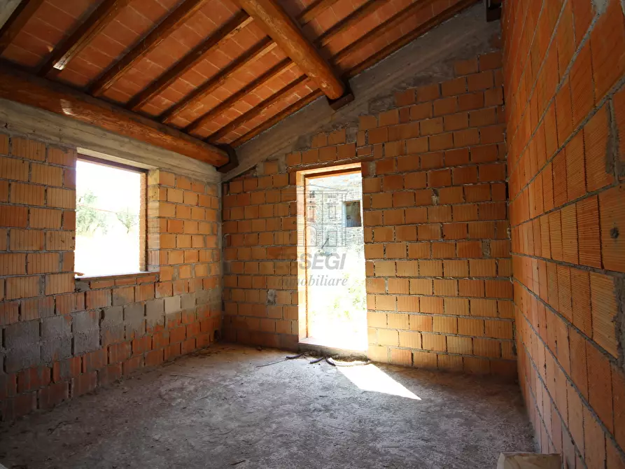 Immagine 23 di Rustico / casale in vendita  a Lucca