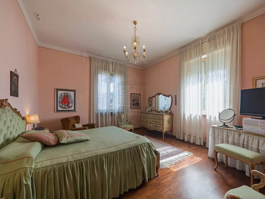 Immagine 26 di Villa in vendita  in Via Castruccio Buonamici a Lucca