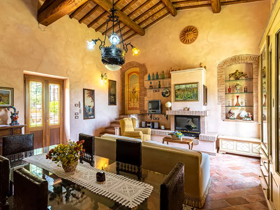 Immagine 10 di Villa in vendita  in via del maccennere a Lucca