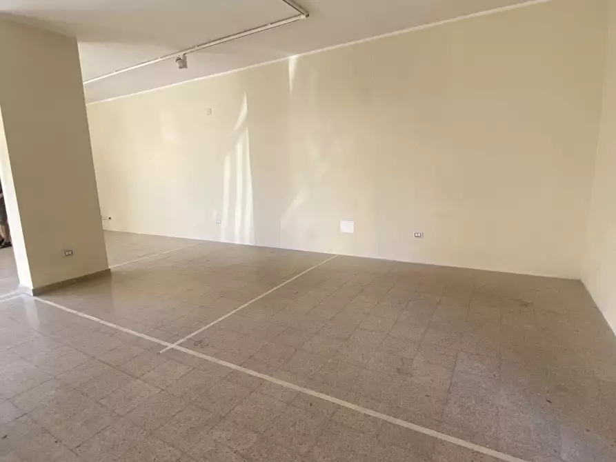 Immagine 7 di Locale commerciale in affitto  in Via Sbarre Superiori 58 a Reggio Di Calabria