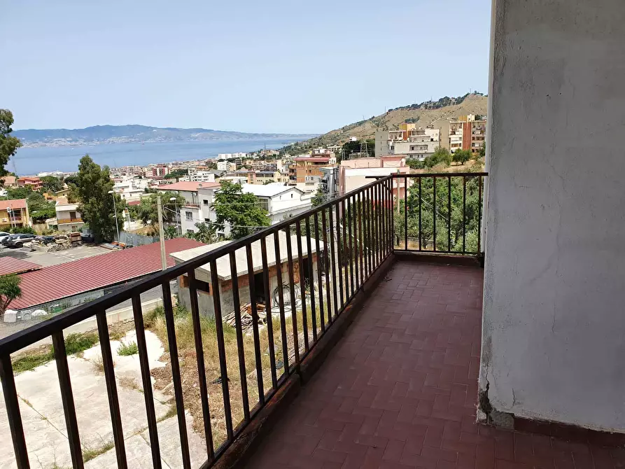 Immagine 3 di Trilocale in vendita  in Eremo Condera Diramazione Postorino 16 a Reggio Di Calabria