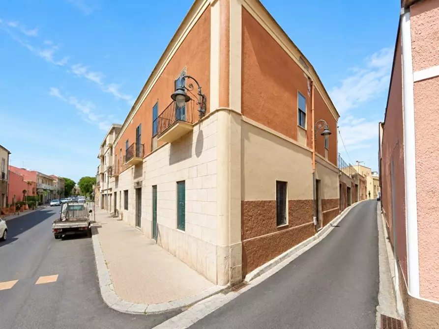 Immagine 1 di Magazzino in vendita  a Monserrato