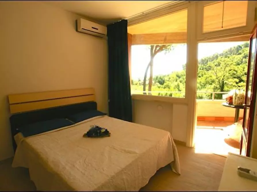 Immagine 5 di Monolocale in vendita  a Ameglia