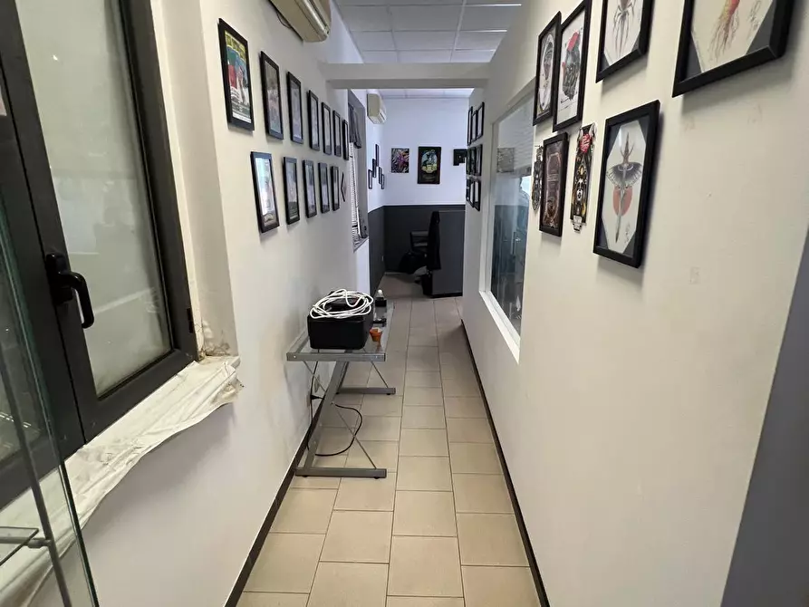 Immagine 9 di Ufficio in vendita  a Sarzana