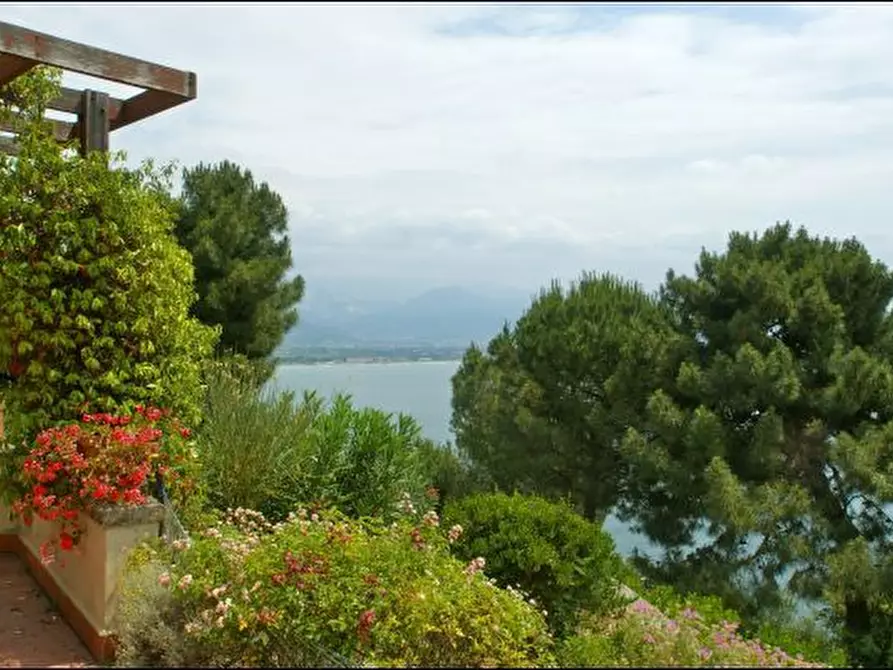 Immagine 2 di Pentalocale in vendita  a Ameglia