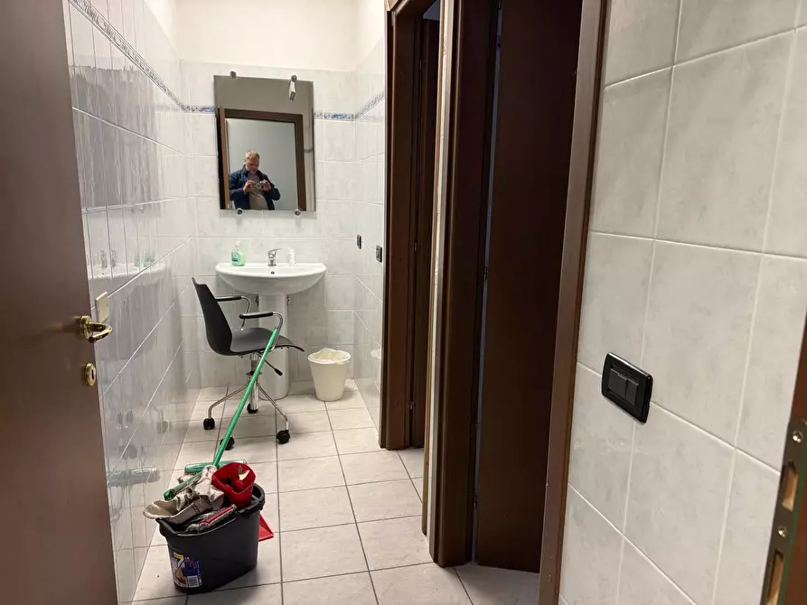 Immagine 11 di Locale commerciale in vendita  a Aulla