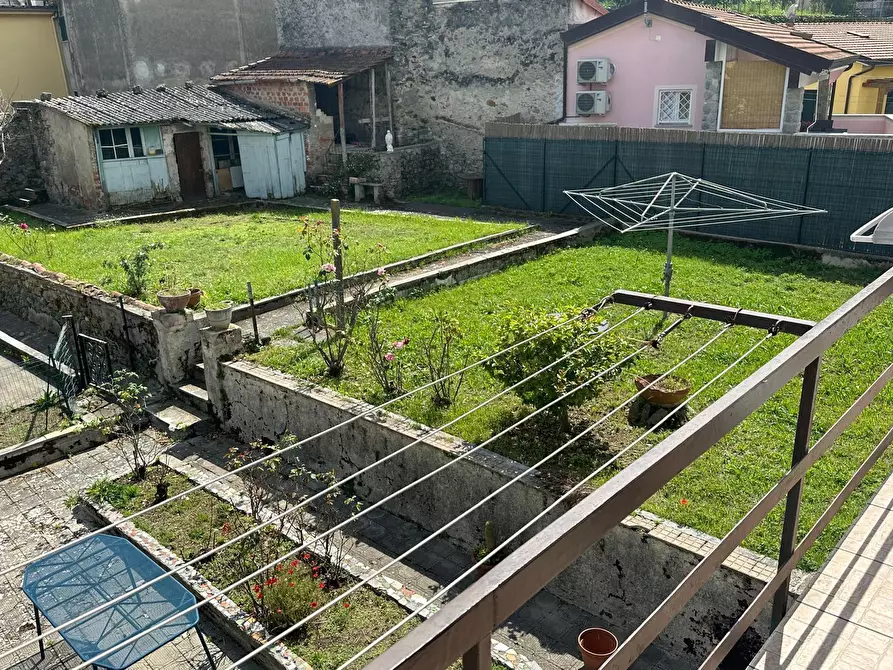 Immagine 1 di Porzione di casa in vendita  a Ameglia