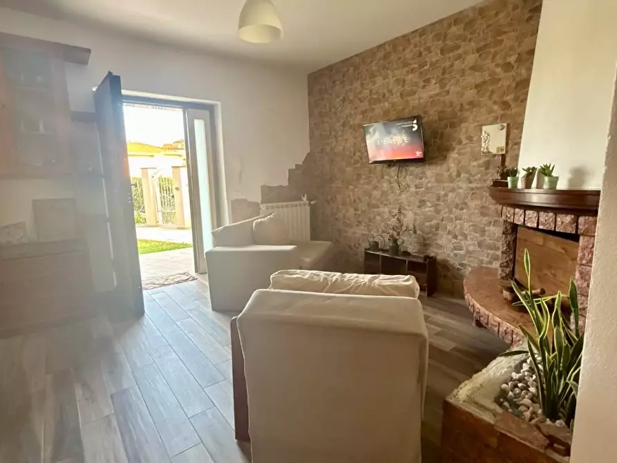 Immagine 4 di Porzione di casa in affitto  a Ameglia