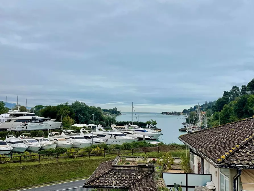 Immagine 1 di Quadrilocale in vendita  a Ameglia