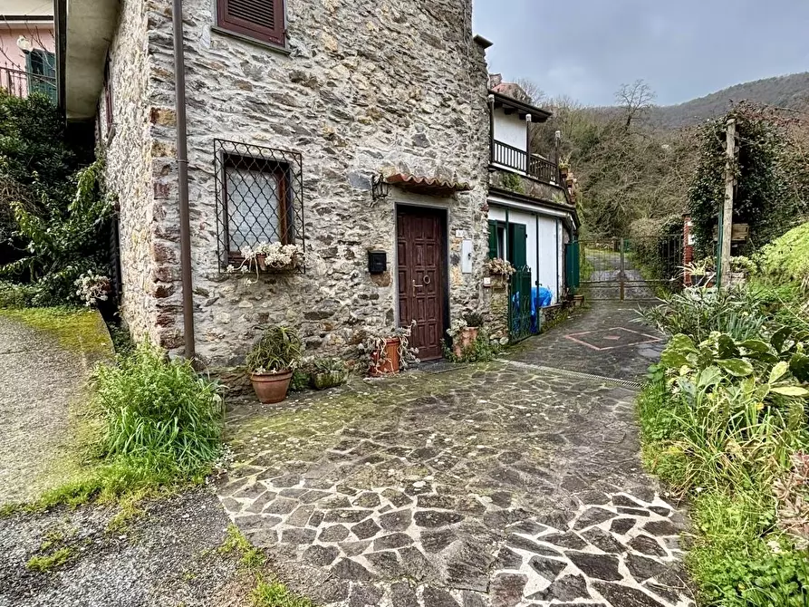 Immagine 2 di Porzione di casa in vendita  a Ameglia