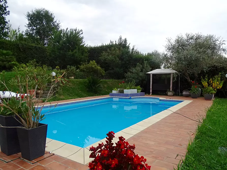 Immagine 7 di Villa in vendita  a Sarzana