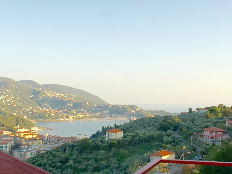 Immagine 9 di Quadrilocale in vendita  a Lerici