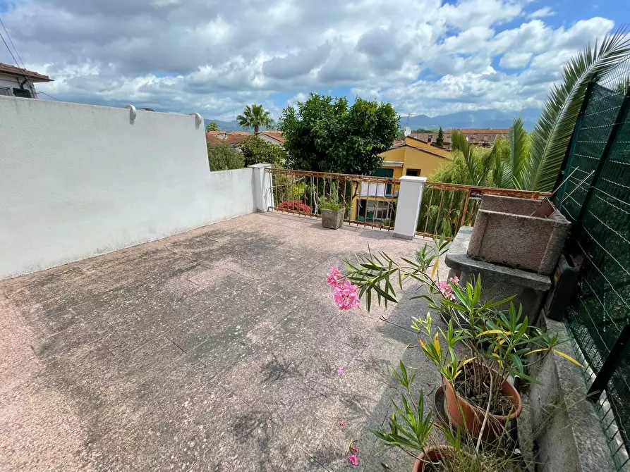 Immagine 1 di Porzione di casa in vendita  a Ameglia